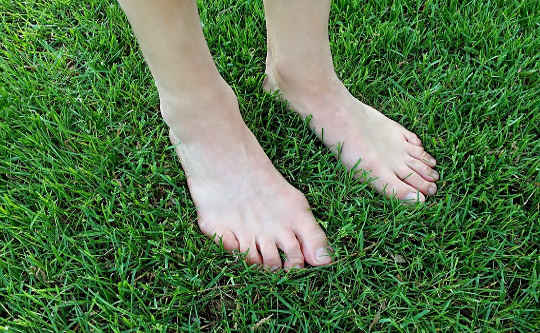 Is Walking Barefoot on the Earth Good for Health, Heart & Soul?