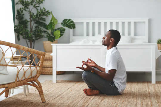 People often sit on the floor as part of a yoga or meditation practice. (is it better to sit on the floor or sit on a chair)